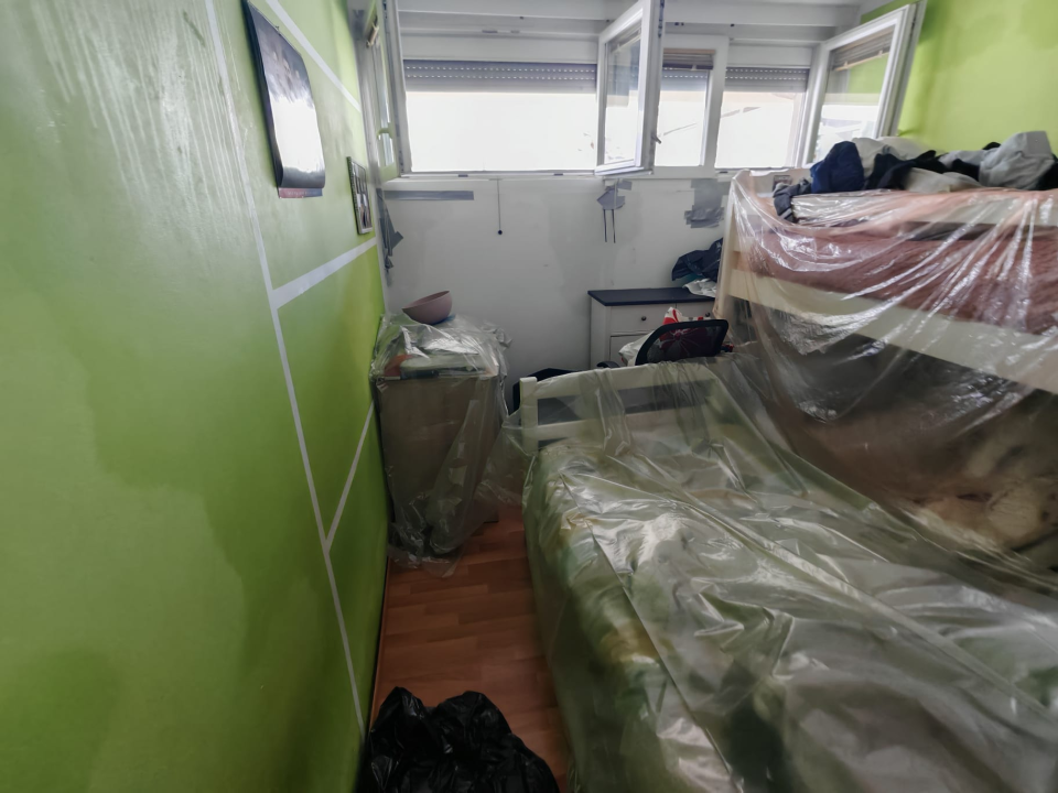 FOTO Nakon energetske obnove zgrade stanovi nekih Drnišana neupotrebljivi su za život