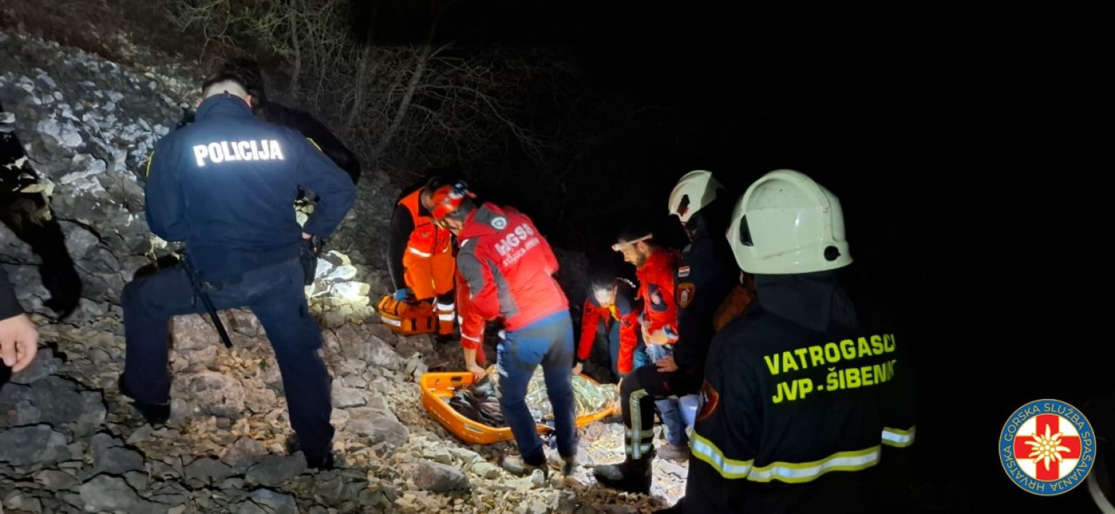 Šibenski HGSS-ovci i vatrogasci izvukli ženu iz kanjona u Konjevratima
