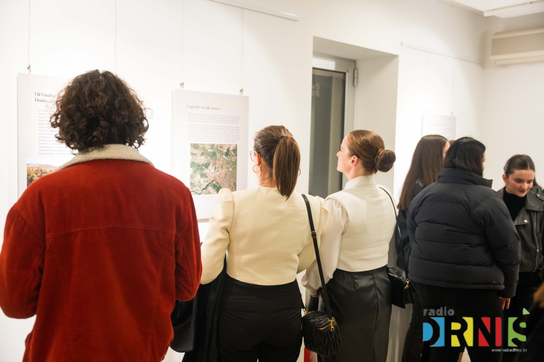 Arheološki nalazi iz drniškog kraja: Otvorena izložba Ive Ćevida 'Od Gradine do grada'