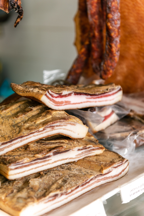 FOTO Jaja, pivci, šunka… Za ukusni blagdanski ručak opremite se u Petrović Delikatesama!