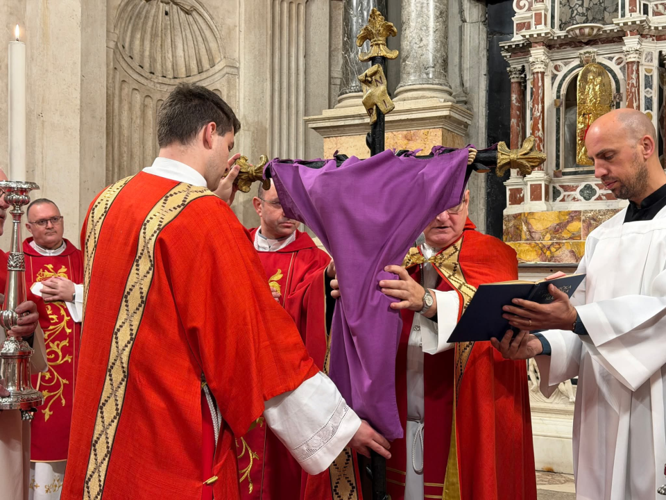 Veliki petak u katedrali sv. Jakova: 'Krist je dragovoljno ušao u smrt da bi čovjeku donio život'