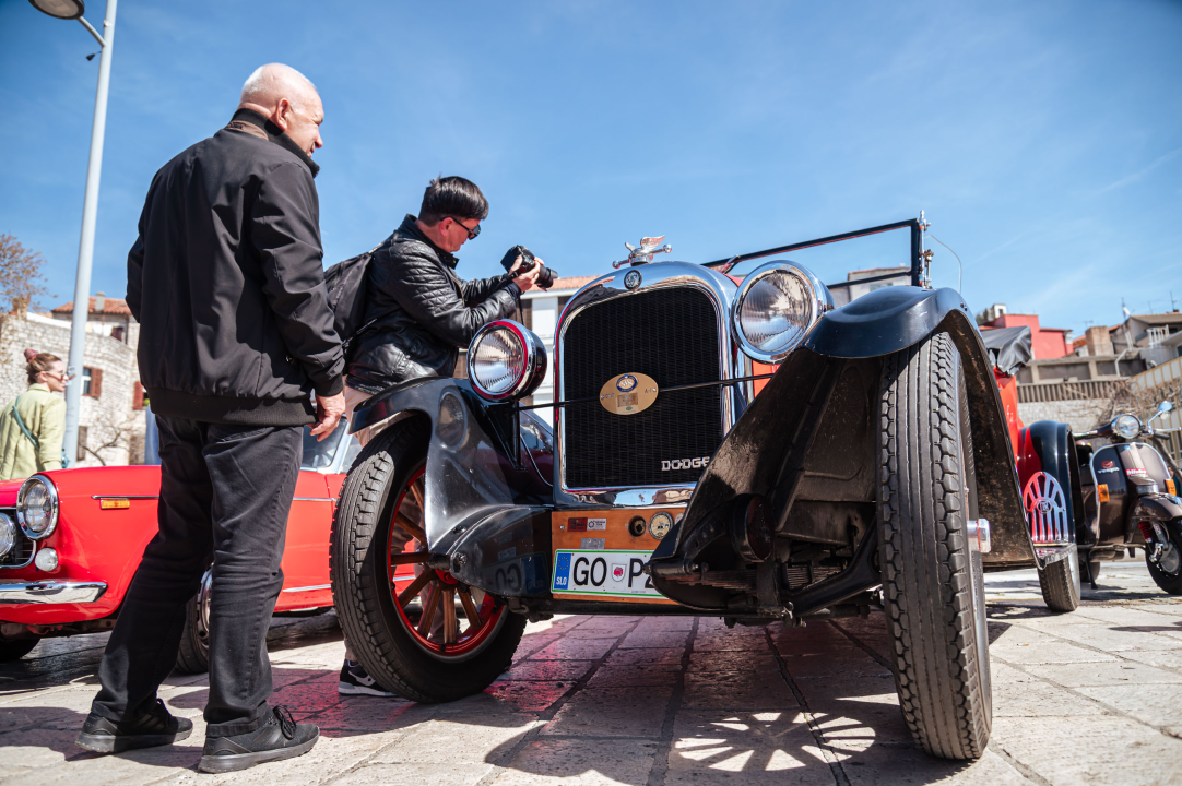 FOTO Obrtnici i ove godine pripremili uskrsni doručak u Šibeniku, glavna zvijezda bila je mega fritaja