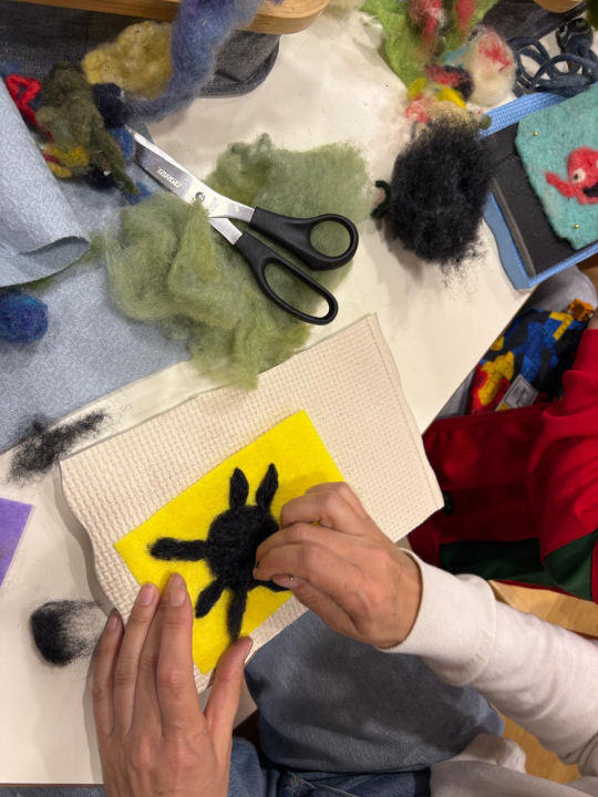 Mali kreativci u šibenskoj knjižnici od vune izrađivali 'Robertov morski ekosustav' 