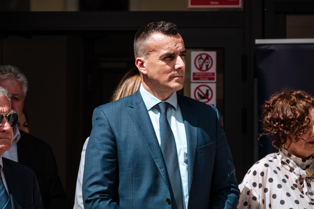 FOTO Burić i Rakić zadovoljni obnovljenom zgradom 'mirovinskog'. A građani? – 'Najviše se veselim liftu!'