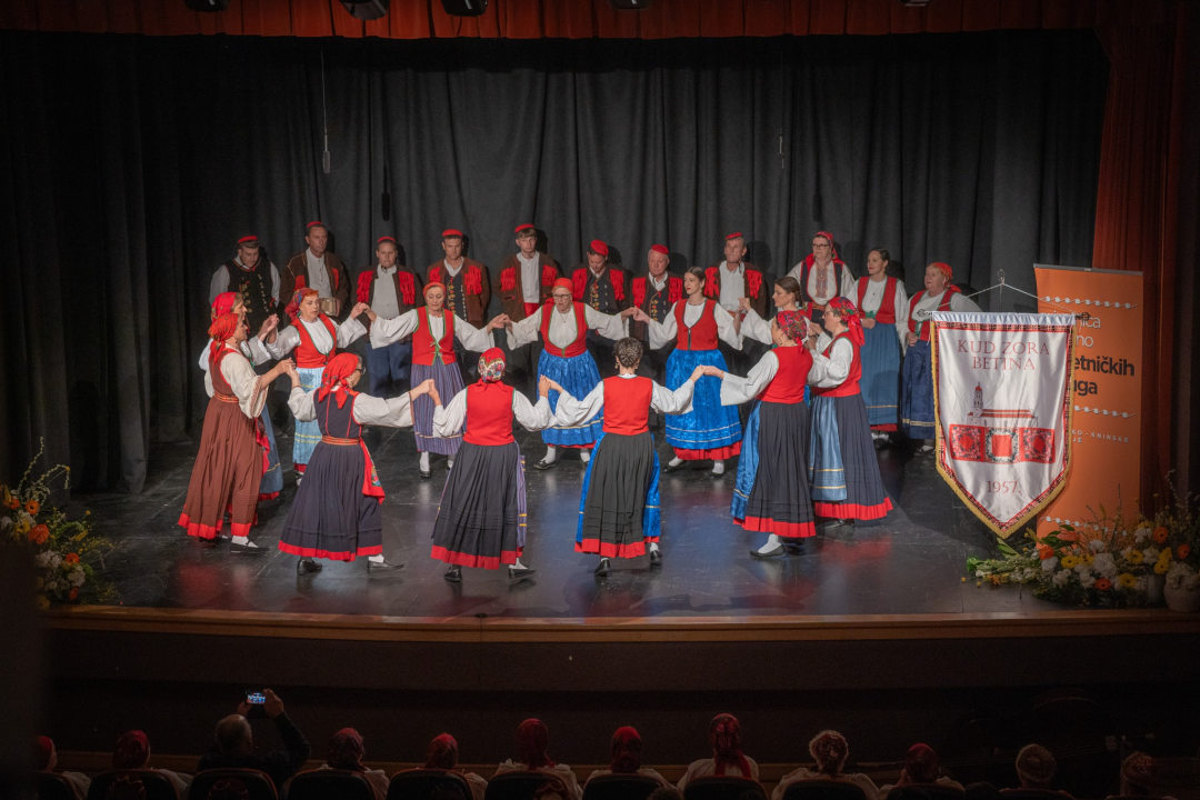 Raskoš županije predstavljat će KUU Zvona Zagore, KUD Zora i KUD Dinara