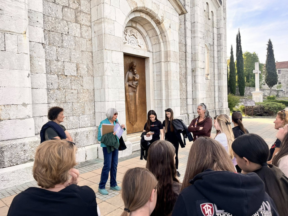 'Zelena tura' u Drnišu spojila generacije kroz priču o botanici i baštini