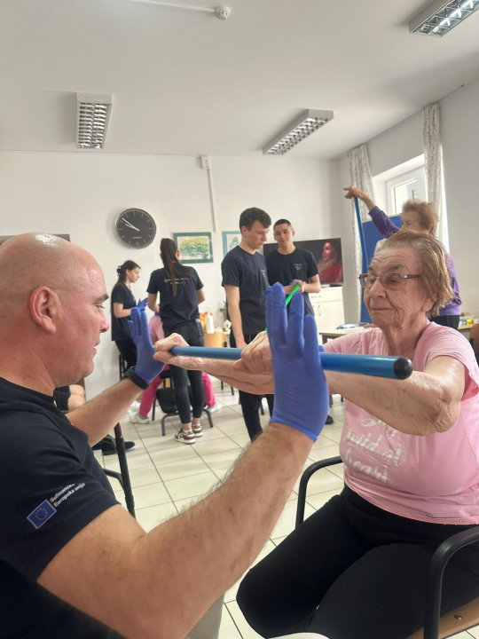Učenici šibenske Medicinske škole posjetili Dom za starije u Šibeniku i Tisnom
