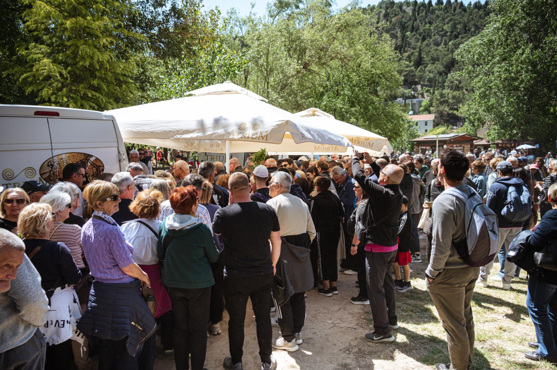 Podijeljeno 2000 porcija fažola i 1500 autohtonih i medonosnih sadnica u NP Krka