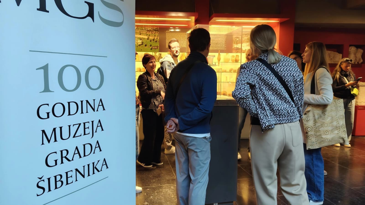 Tematska tura ‘Korijeni Muzeja grada Šibenika’ oduševila sugrađane i znatiželjnike