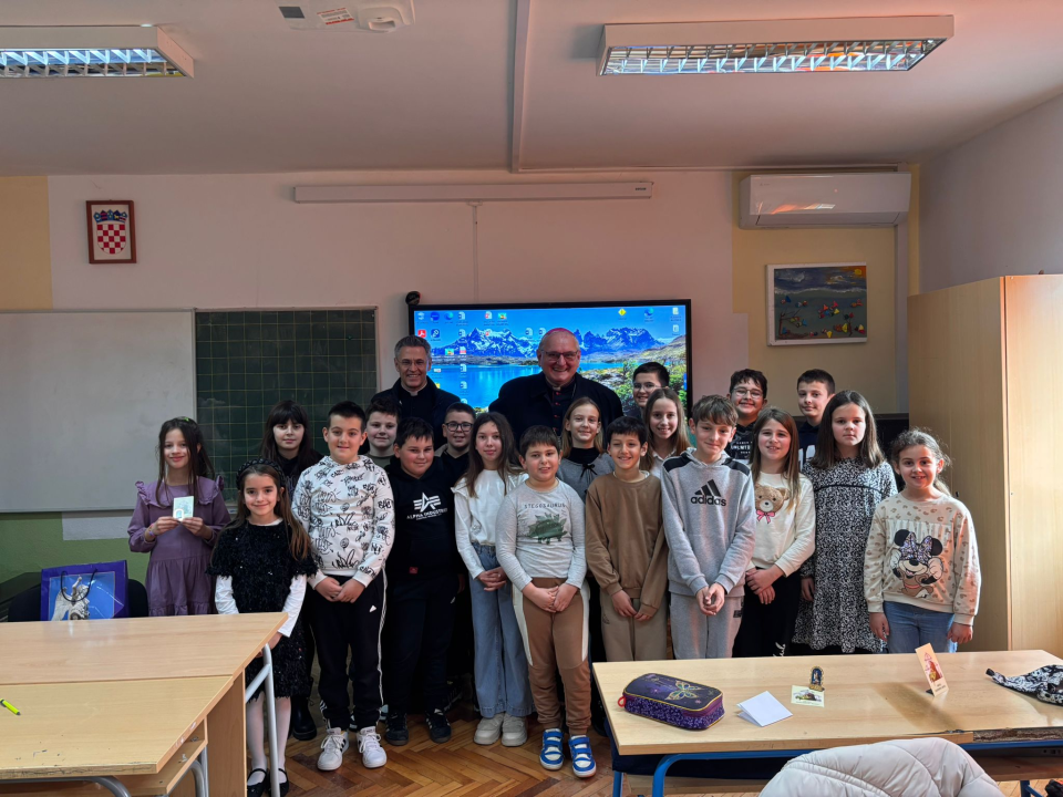 Šibenski biskup Tomislav Rogić u sklopu pastirskog pohoda posjetio župe Jadrtovac i Vrpolje